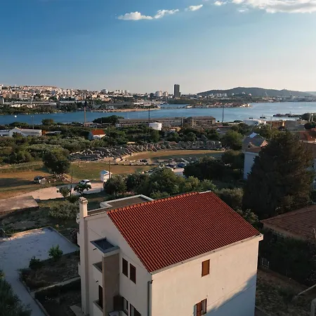 Antique View Solin Split